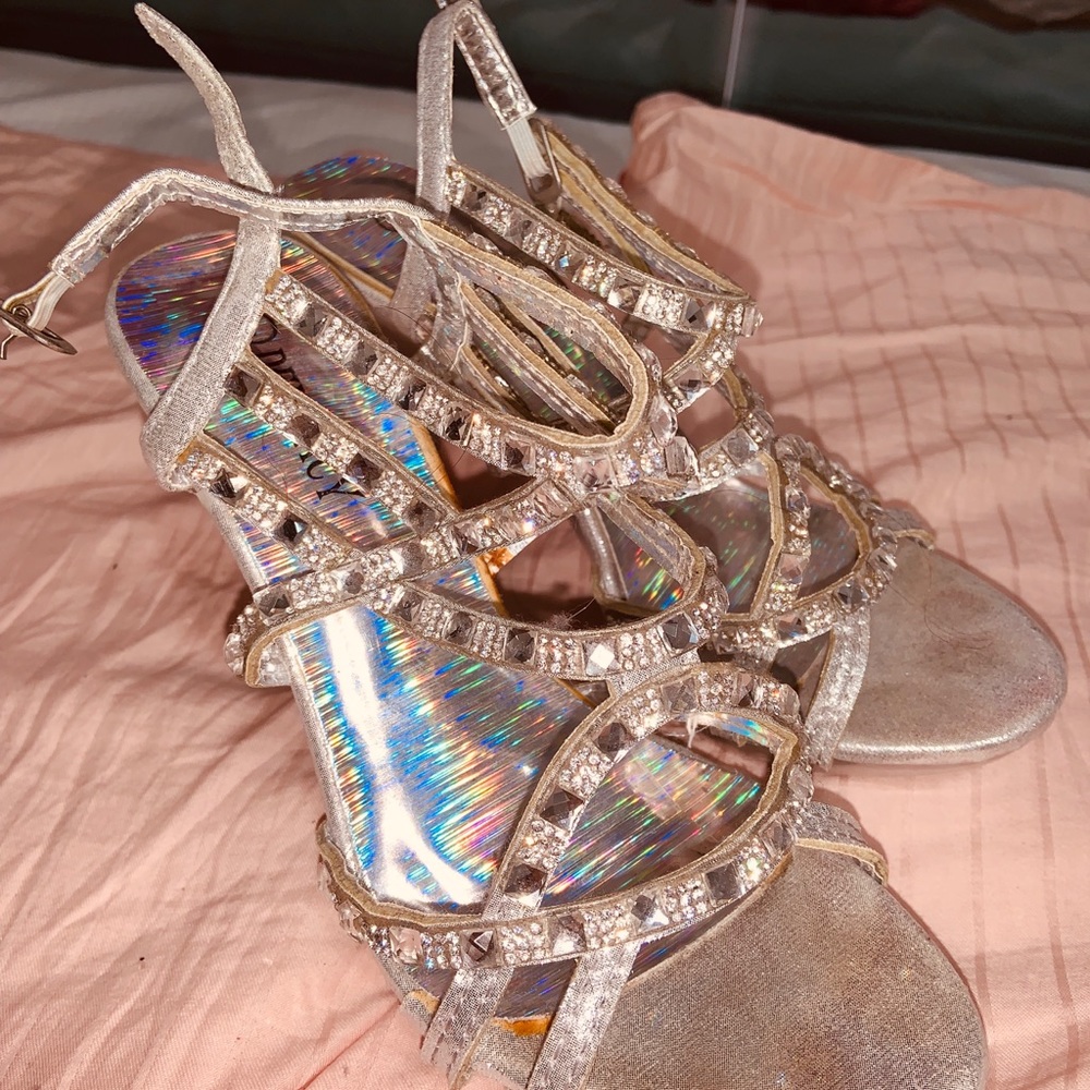 Used - Picture 2 of 3